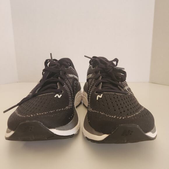 New Balance Women's W860V13 Running Shoe, Black/White/Castlerock, 7 - Picture 3 of 8